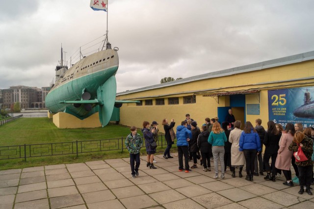 Экскурсия учащихся 238 школы в музей "Подводная лодка "Народоволец""